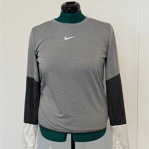 Nike Activewear Long Sleeve Tee Color Block Sleeves Women’s Size M